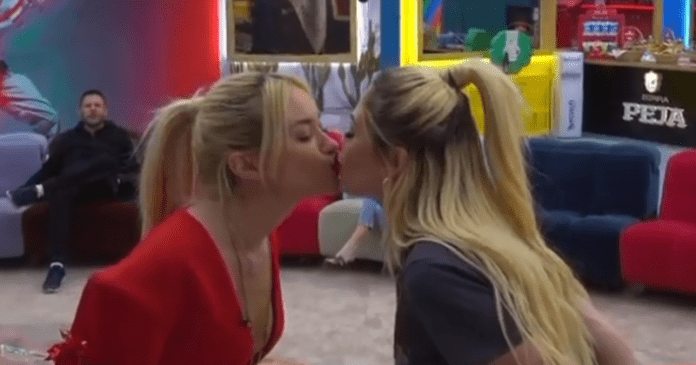 97DAF51F-FE9F-4DE1-8A88-183261637FD2