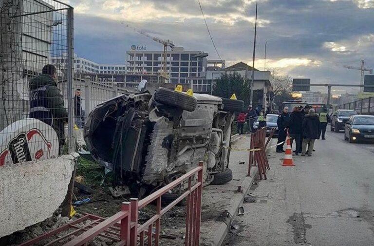 Aksident i frikshëm te “Kthesa e Kamzës”, ka viktima