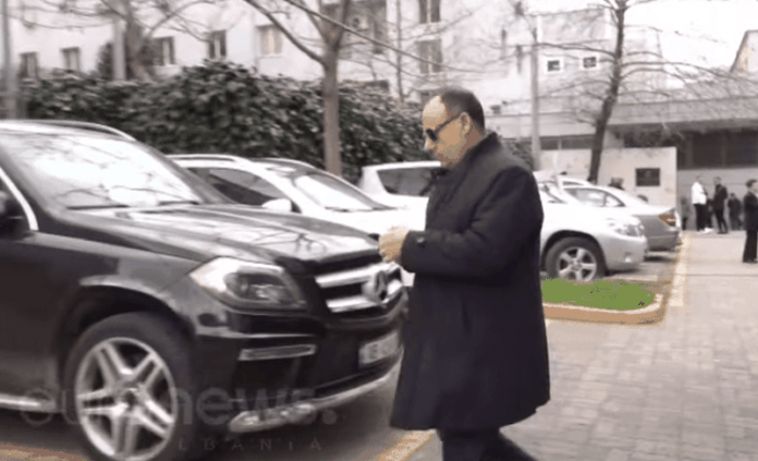 C59BB6F9-28E3-4012-BC00-12DB44EB96CF