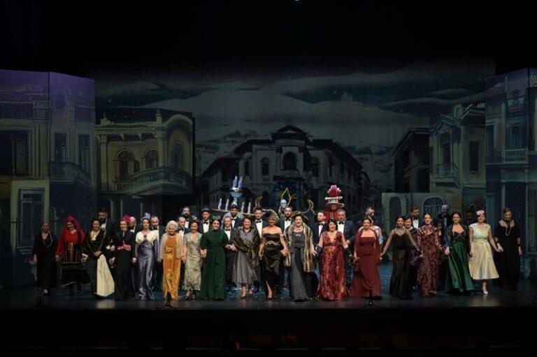 Artistët e Teatrit Kombëtar të Operës dhe Baletit me operetën “Karnavalet” në skenën e teatrit të Korçës