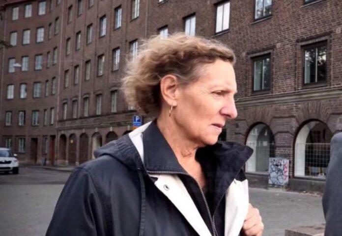 4DC02B8D-3F48-4573-B4A7-7B45A2A200DD