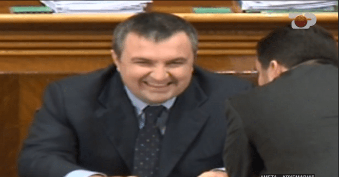 9C8A0EE1-04FF-45A3-BBD7-4CFC811FCC80