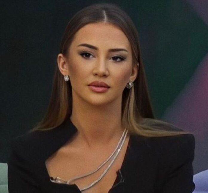 C7AE4F33-1D5B-4C07-867B-D82428D8DB2C