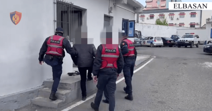 E69B4935-0BEB-443F-BC9D-06205E1208D7