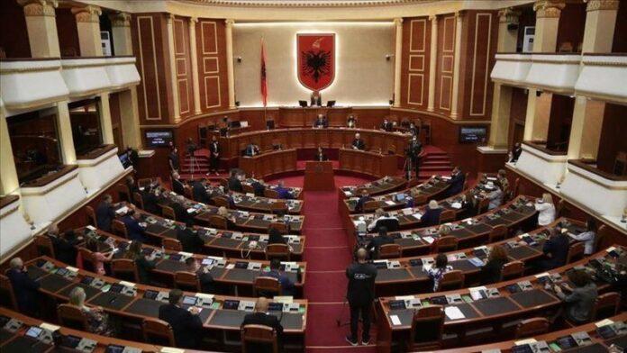 E1B0D384-6E60-43AE-9001-81B213F1C957