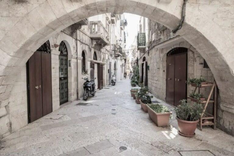 “Sapo unë i fola shqip, ai shtangu, rrinte si i ngrirë e pas disa çastesh…”/ Misteri i tregtarit të vjetër shqiptar, që e njoha në Bari në ’91-in