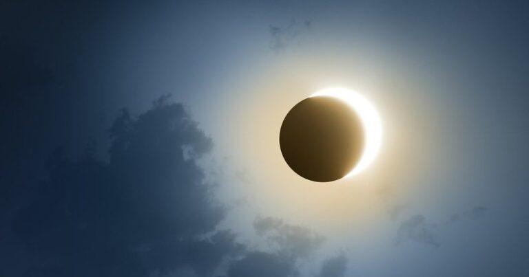 I dukshëm për 2 minuta/ Të gjithë sytë nga qielli, eklipsi i plotë diellor do të sjellë një spektakël, ja kur pritet të ndodhë fenomeni