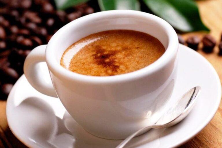 Kafja ka efekte anësore në organizëm, ja tre shenja që tregojnë se ndoshta po e konsumoni më shumë seç duhet