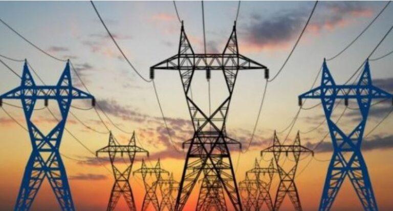 Hyn në fuqi çmimi i energjisë për abonentët familjarë/ Kush konsumon deri në 700 kWh/muaj do paguajë 8.5 lekë për kW