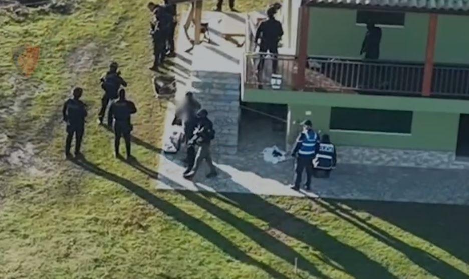 Radio policie, jelekë antiplumb e municione luftarake/ Detaje nga arrestimi i “të fortëve” në Dobraç dhe Fushë Kuqe
