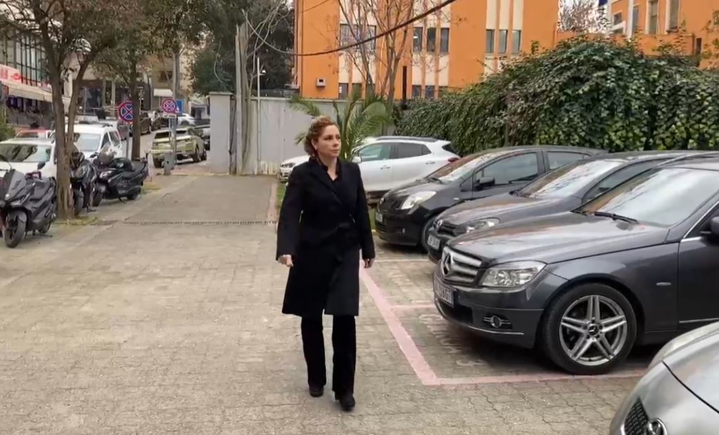 Olta Xhaçka paraqitet në Prokurorinë e Posaçme