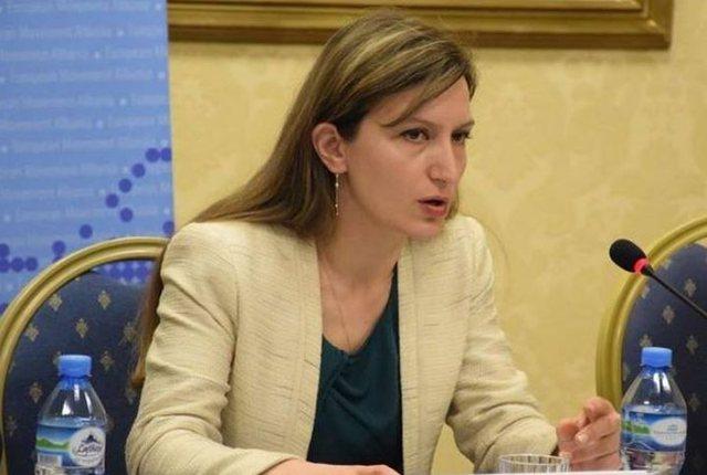 Ish-bashkëjetuesi e denoncoi se i dogji krevatin, Policia ndalon drejtoreshën në Ministrinë e Brendshme