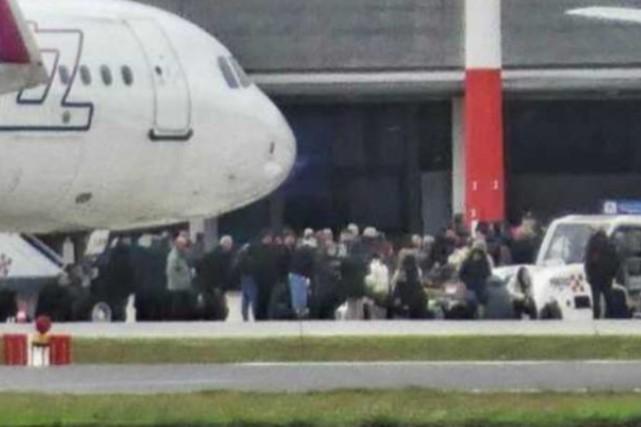 Moti i keq shkakton kaos në ajër, 2 avionë të Wizz Air të nisur drejt Tiranës bëjnë ulje emergjente në Brindisi