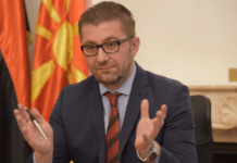 Studentët e juridikut dorëzuan peticion/ Mickoski: Kërkesa për dhënien e provimit të jurisprudencës në shqip, duhet t’u lejohet!