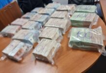 U kap duke transportuar 1 milion euro nga Serbia në Kosovë! Ja kush është polici i komisariatit numër 5 në Tiranë