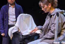 Drama “Djali” në skenë, një rrëfim i dhimbshëm për dashurinë