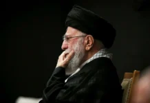 Si e parashikon Kushtetuta iraniane trashëgiminë e udhëheqësit suprem