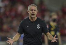 “Divorci” me FSHF duket i pashmangshëm, Sylvinho bën gati “valixhet”