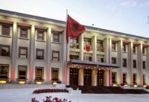 Presidenti Begaj dekreton lirimin nga detyra të 5 ambasadorëve