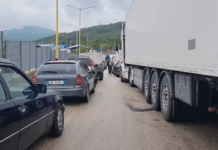 Probleme me sistemin në palën greke, krijohen radhë të gjata në Kakavijë