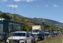 Trafik kaotik në aksin Tiranë–Elbasan/ Fluks rekord automjetesh