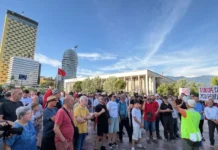 Ndryshon orari i protestës, nga nesër mbledhja në orën 19:00 në Sheshin “Skënderbej”
