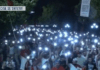 “Rama ik!”/ 20 ditë revolucion! “Ndizen” rrugët nga blicet e protestuesve, qytetarët i përshëndesin nga ballkonet