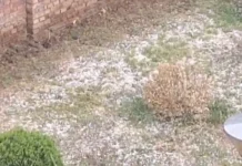 Moti kapriçoz/ Korça digjet, Elbasani ‘pushtohet’ nga stuhia e breshërit
