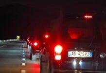 Trafik kilometrik në aksin Llogara-Vlorë/ Fluksi i lartë i pushuesve ‘paralizon’ qarkullimin nga jugu