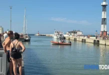 Po debatonin ashpër me njëri-tjetrin, shqiptari në Itali hedh makinën në det bashkë me gruan