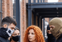 Kryehajdutja Laura Deliu e Ajolës e taksave të Bashkisë rrjep qytetarët dhe bizneset e Tiranës me bandën e saj të maskave