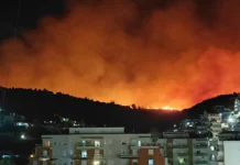 (Video)Rëndohet situata nga zjarret në Himarë / Digjet një banesë dhe rrezikohen 40 shtëpi të tjera