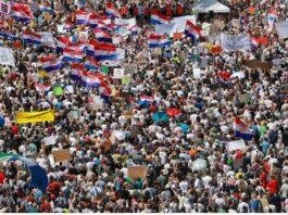 Shpërthen revolta në Kroaci/ Mbushen sheshet e Zagrebit, protestohet kundër mbetjeve toksike