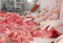 Ndalimi i importeve të mishit nga Brazili, përpunuesit paralajmërojnë rritje të çmimeve deri në 40%