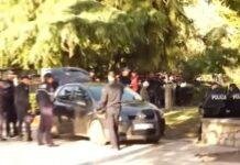 Efektivë dhe autobote uji, çfarë po ndodh pranë Kuvendit