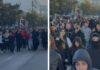 “Të gjithë së bashku!”/ Me flamuj dhe ovacione, protesta sot nis nga Kamza, gjimnazistët bojkotojnë masivisht mësimin