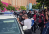 Sulm selive të PS-së dhe PD-së në Shkodër/ Protestuesit thyejnë xhamat me gurë