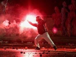 “Protesta, sfida më e madhe për Ramën”/ Reuters: Policia shqiptare qëllon me plumba gome drejt studentëve